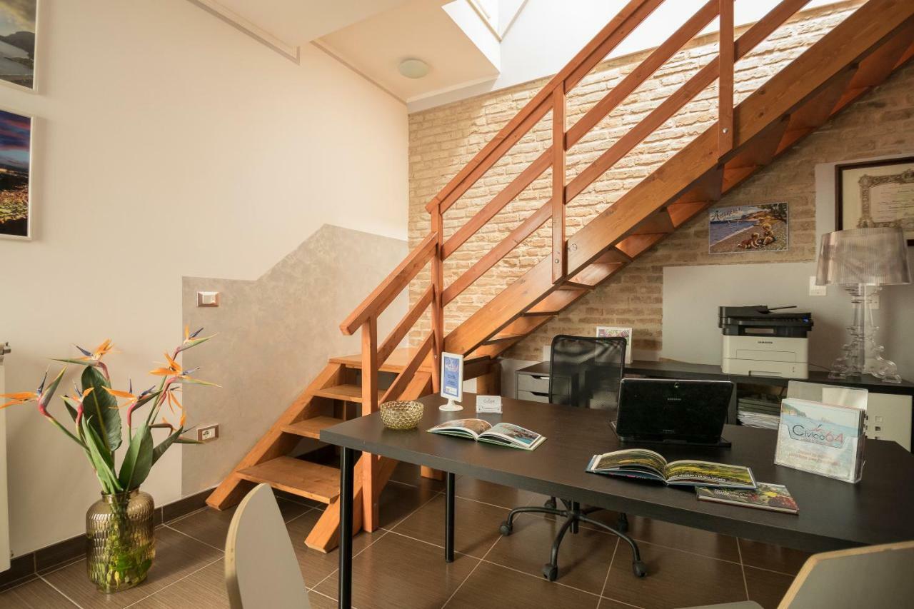 Civico 64 Bed & Breakfast In Mansarda Palmi Bagian luar foto